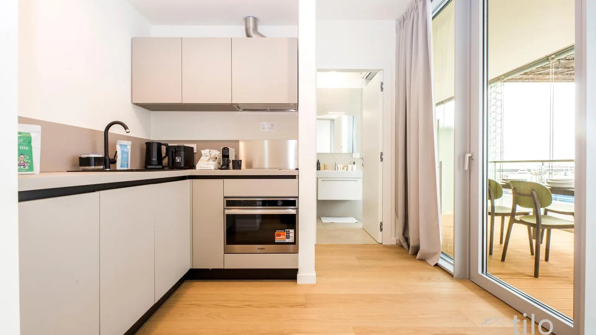 Waterfront Luxury Studio, Free Parking, Ac, Netflix & Wifi By Tilo Lux Janov 0*,  Itálie