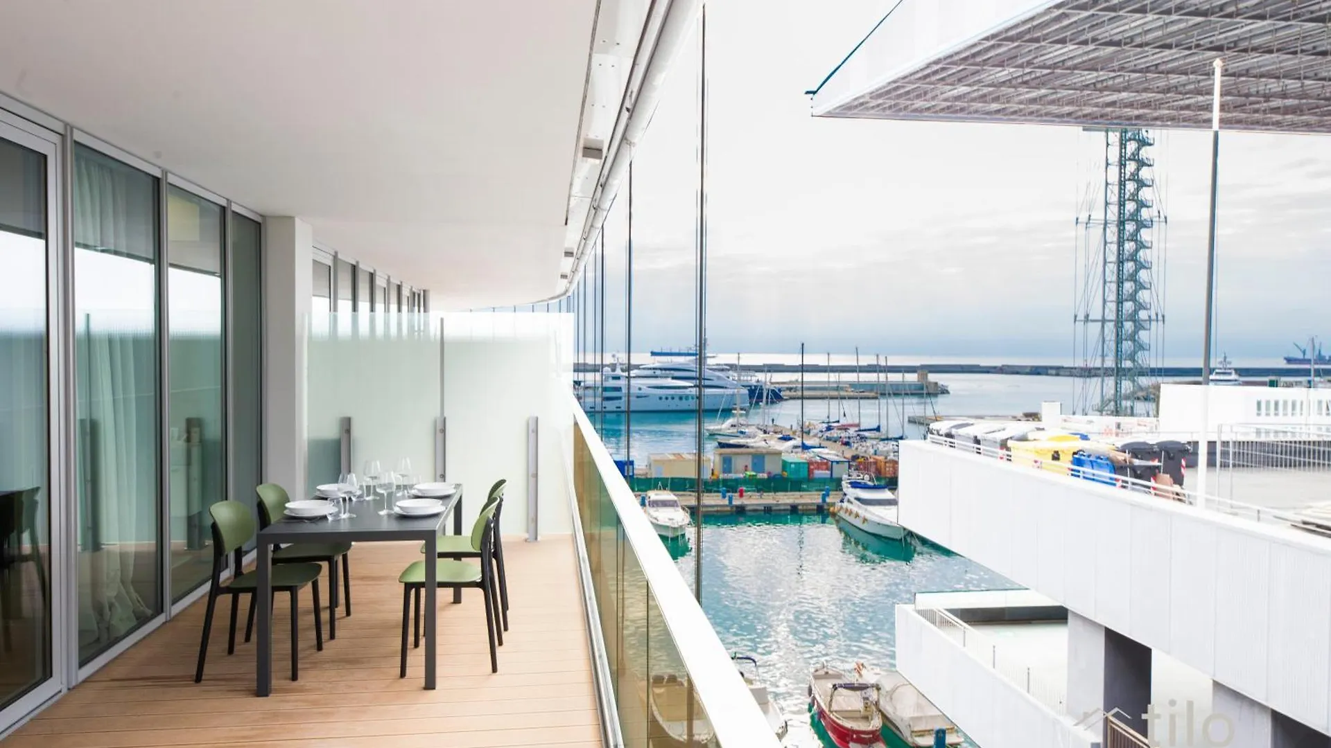 Waterfront Luxury Studio, Free Parking, Ac, Netflix & Wifi By Tilo Lux Janov