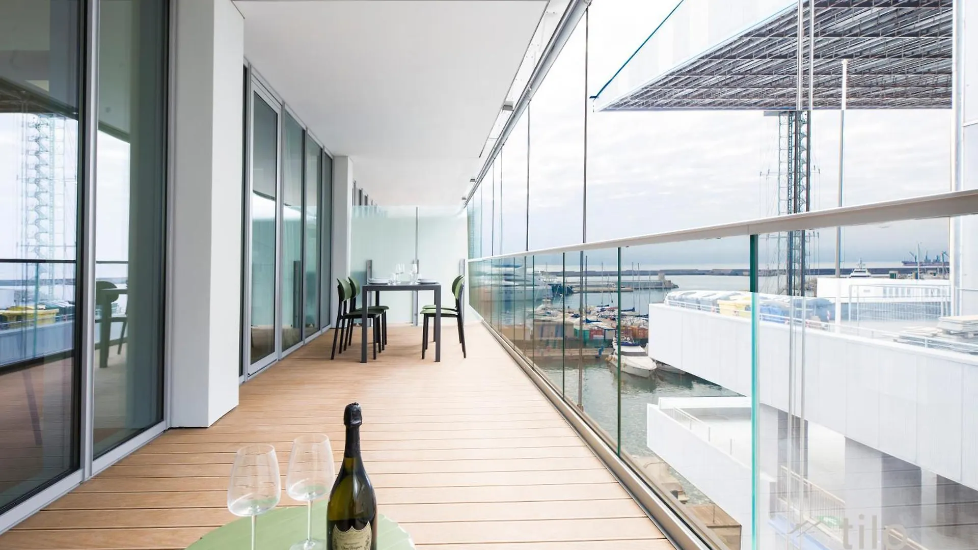 Waterfront Luxury Studio, Free Parking, Ac, Netflix & Wifi By Tilo Lux Genoa Apartment